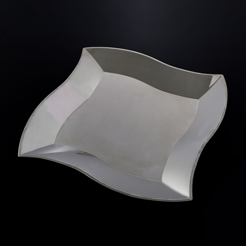 Mistä materiaaleista kiiltävä metallimuovi epäsäännöllinen levy on valmistettu?